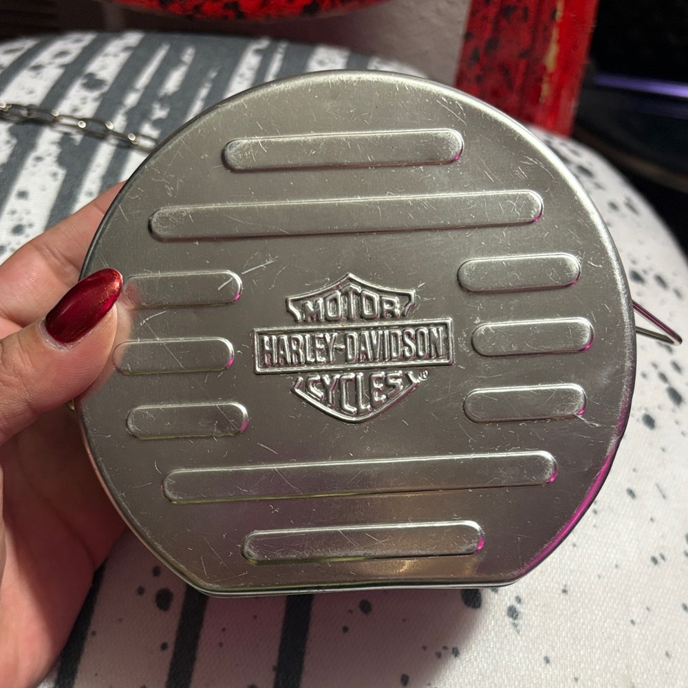 Harley-Davidson Metallic Silver Clutch🩶🤍